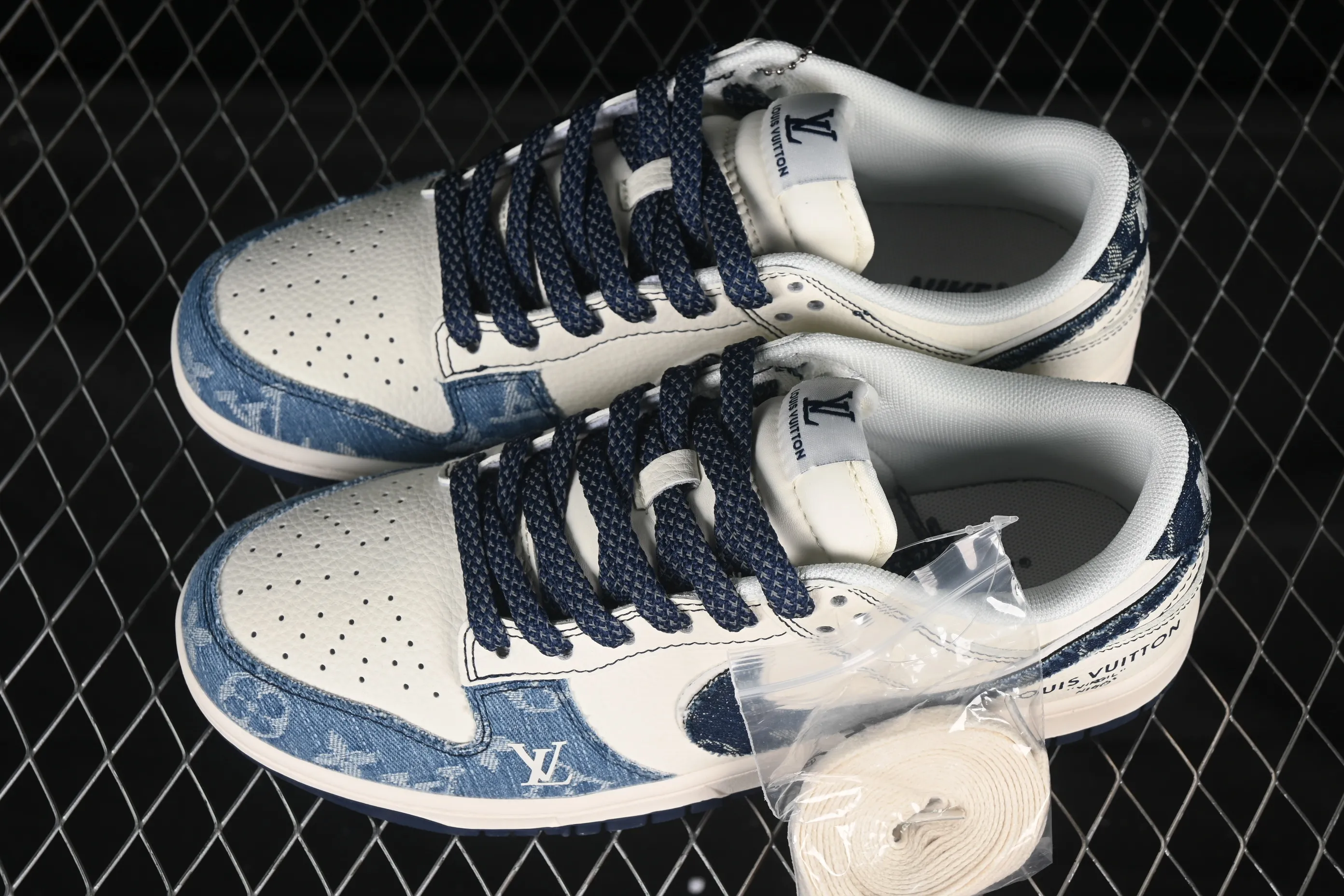 All categories Nk SB Dunk Series Nk SB Dunk Low High-end customized low-top sneakers Nike SB Dunk Low LV joint dark and light blue Anniversary high-end customized low-top casual sneakers XX3168-142